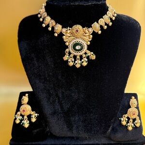 Elegant Gold and Green Necklace Set